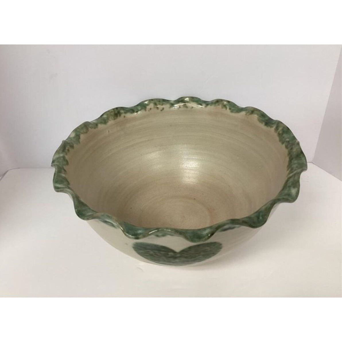 Handcrafted Ceramic Bowl Green Heart Design Scalloped Rim Ellis Spongeware